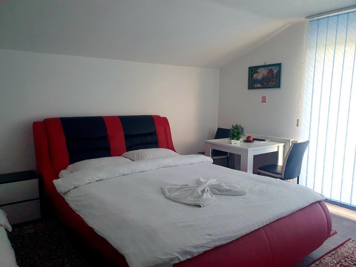 Motel Aladin Cazin Eksteriør billede